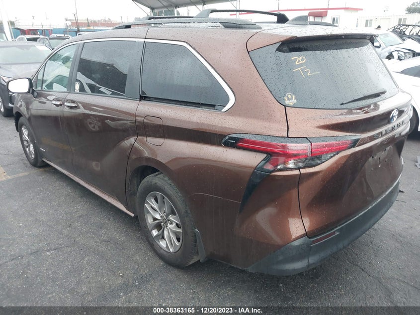 VIN 5TDYRKEC7MS072100 2021 TOYOTA SIENNA XLE