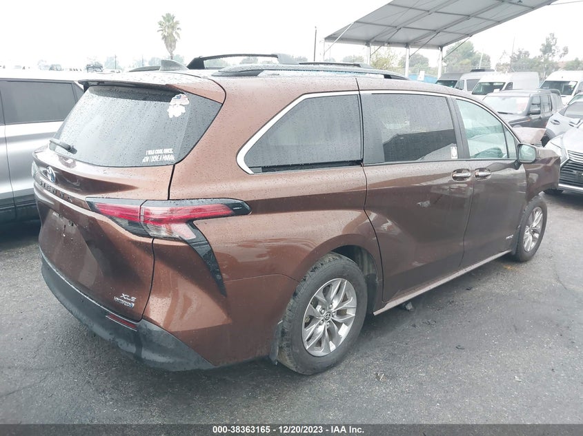 VIN 5TDYRKEC7MS072100 2021 TOYOTA SIENNA XLE
