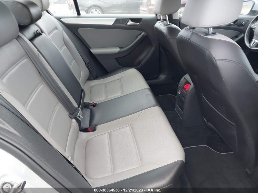2013 VOLKSWAGEN JETTA HYBRID SEL 3VW637AJ6DM215738