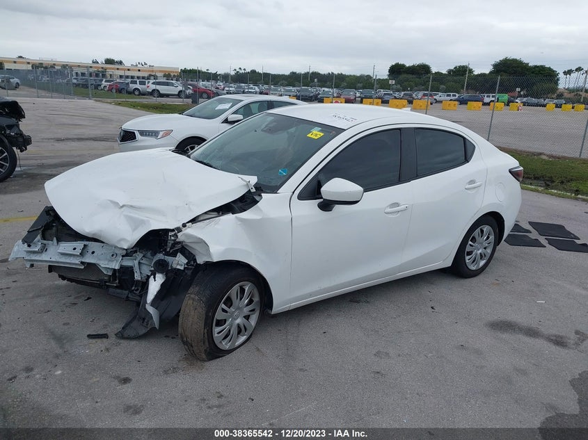 VIN 3MYDLBYV9KY504819 2019 TOYOTA YARIS L