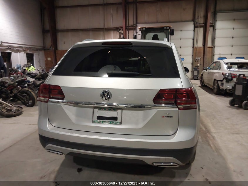 VIN 1V2HR2CA8JC500317 2018 VOLKSWAGEN ATLAS