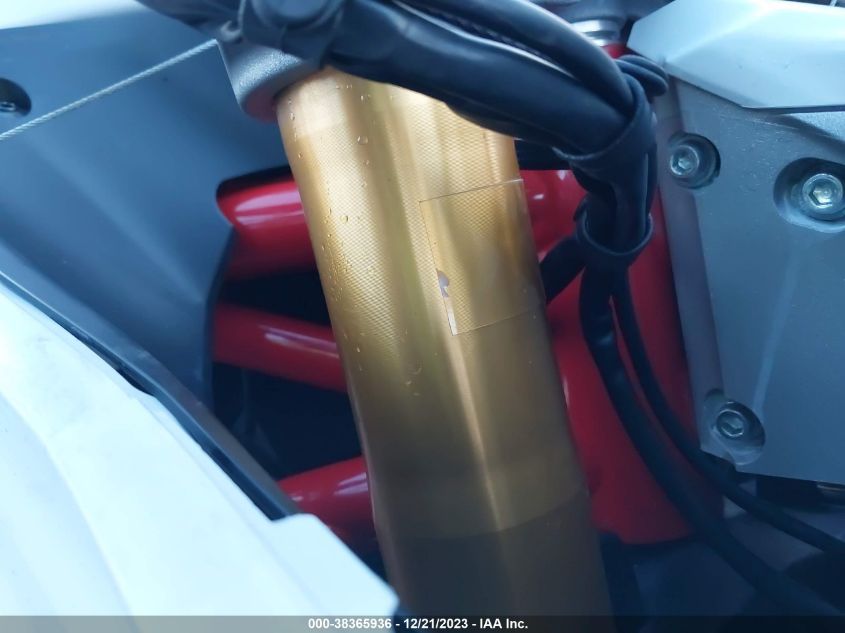 2018 DUCATI SUPERSPORT ZDMVABDS7JB006396
