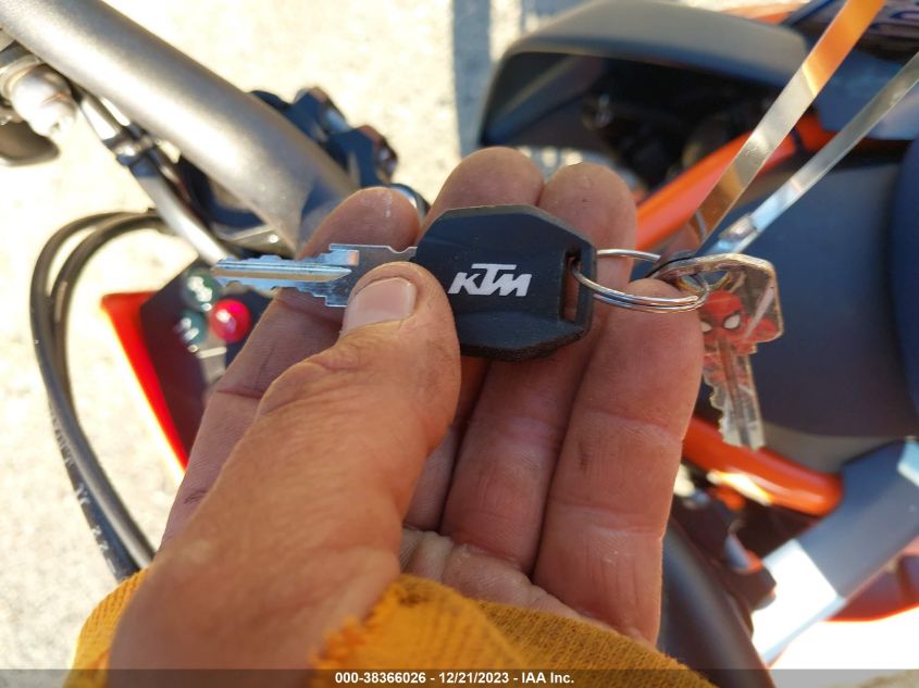 2023 KTM 690 SMC R VBKLSV407PM743481