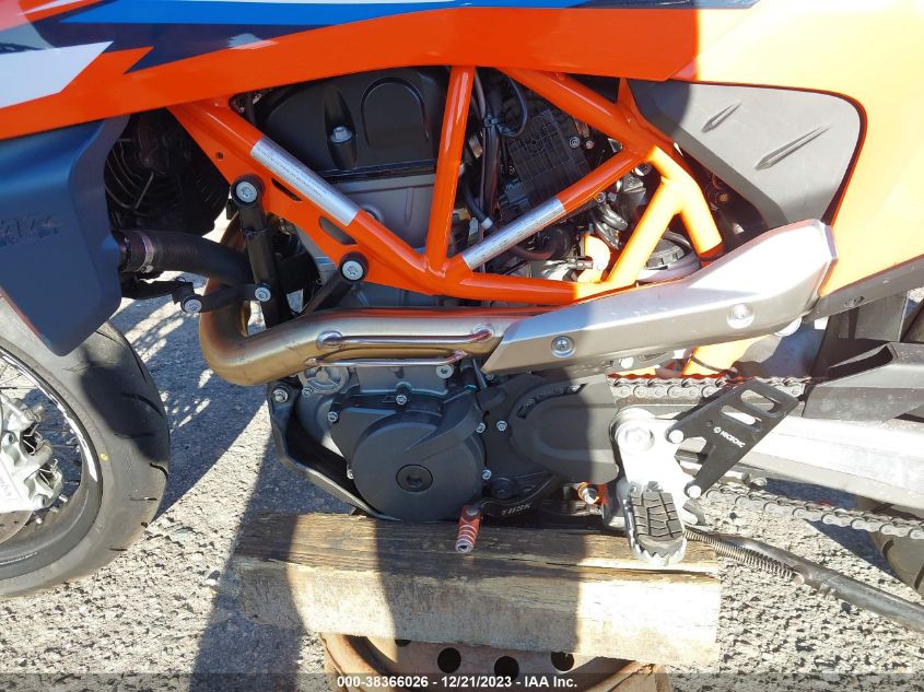 2023 KTM 690 SMC R VBKLSV407PM743481