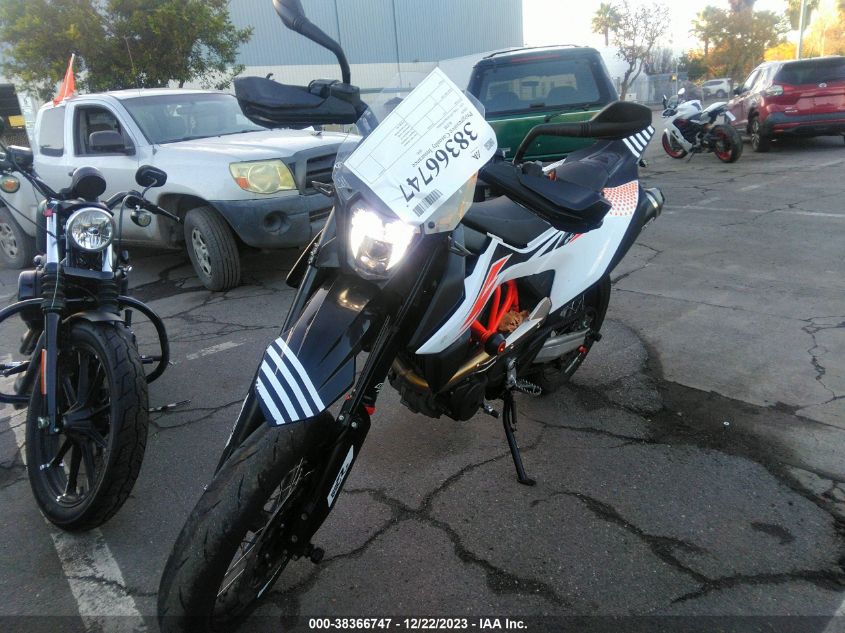 2019 KTM 690 SMC R VBKLSV402KM764084