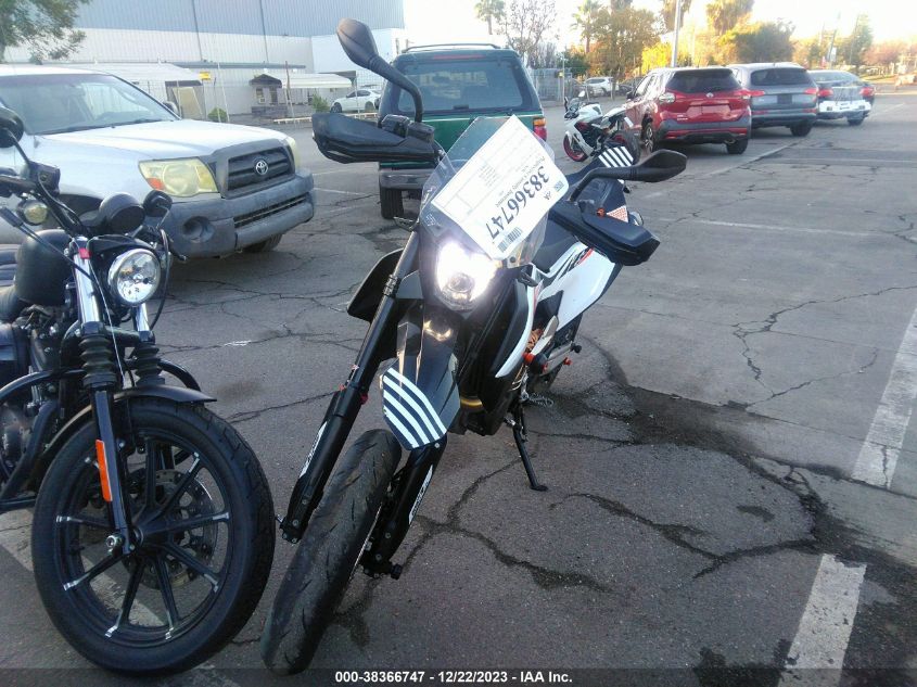 2019 KTM 690 SMC R VBKLSV402KM764084