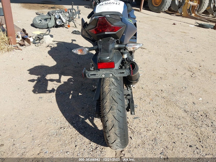 VIN JKAEXKH10NDAG4946 2022 KAWASAKI EX400