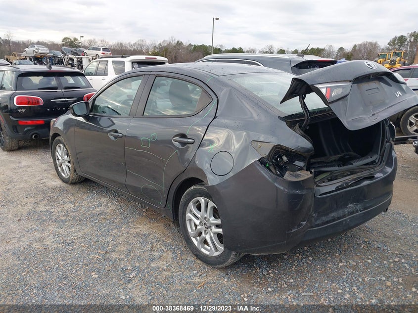VIN 3MYDLBYV8JY306067 2018 TOYOTA YARIS IA