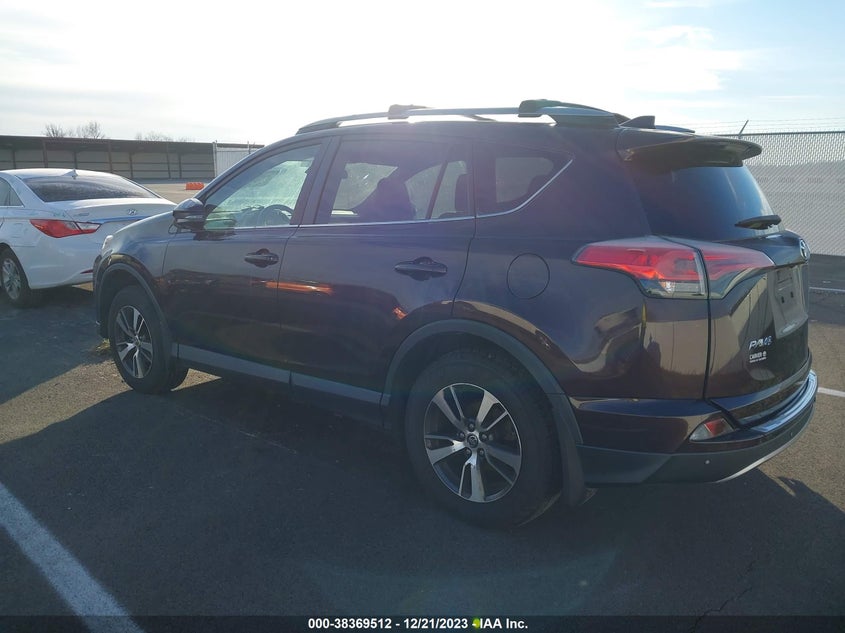 VIN 2T3RFREV8HW565716 2017 TOYOTA RAV4 XLE
