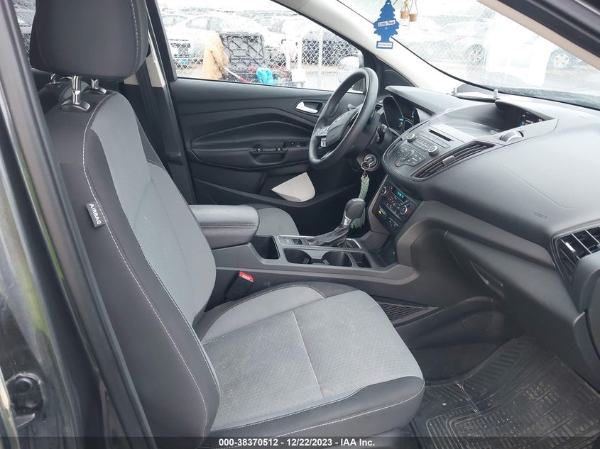 VIN 1FMCU9GD4HUE47879 2017 FORD ESCAPE SE