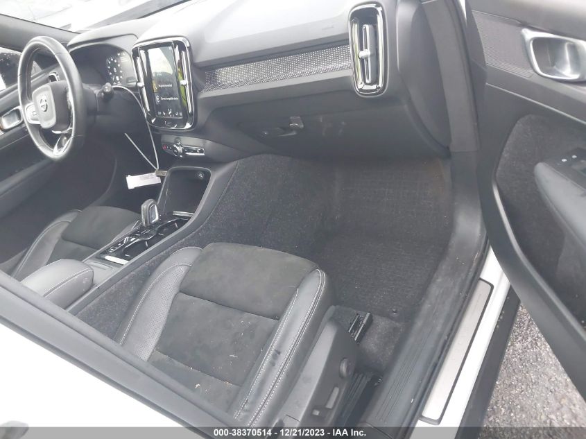 2021 VOLVO XC40 T5 R-DESIGN YV4162UM8M2431267