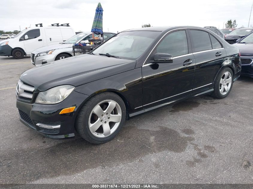 2013 MERCEDES-BENZ C 250 WDDGF4HBODA774409