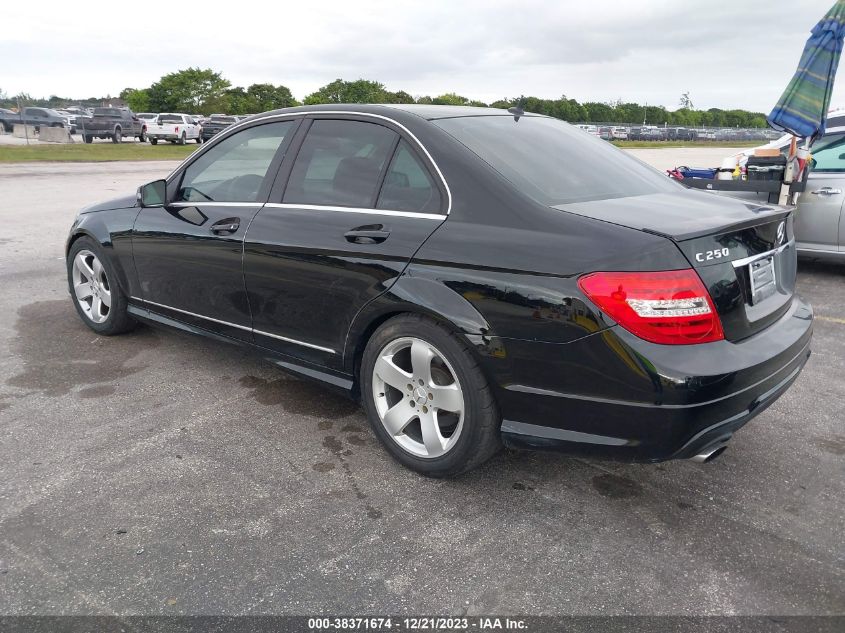 2013 MERCEDES-BENZ C 250 WDDGF4HBODA774409