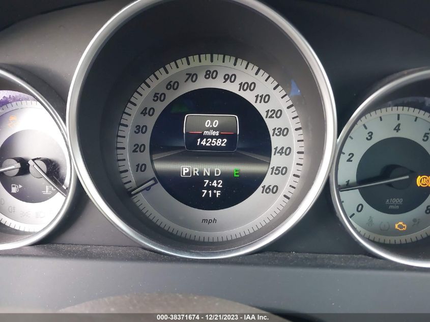 2013 MERCEDES-BENZ C 250 WDDGF4HBODA774409