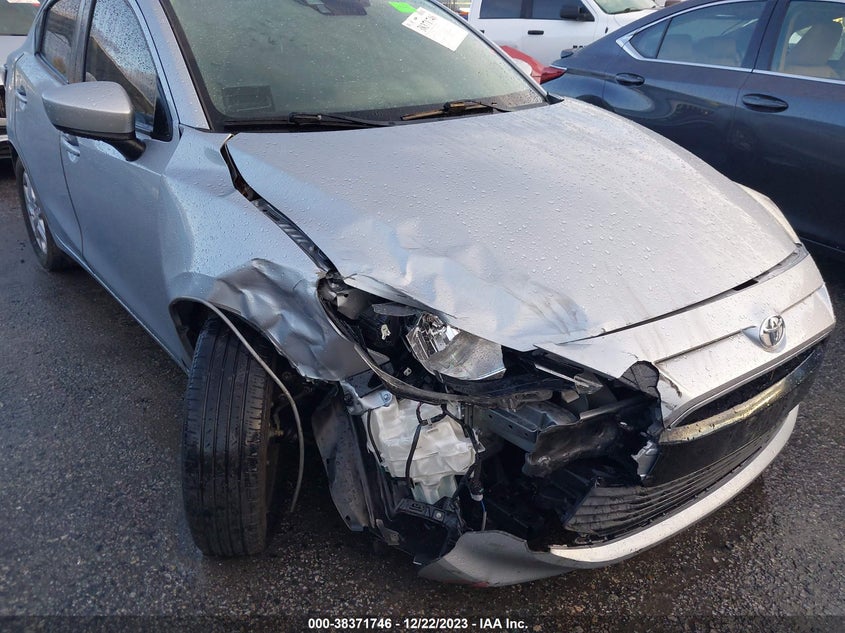 VIN 3MYDLBYV3JY317526 2018 TOYOTA YARIS IA