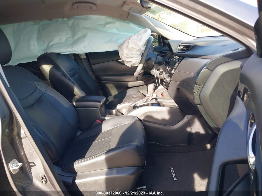 VIN 5N1AT2MT2JC770983 2018 NISSAN ROGUE S/SL