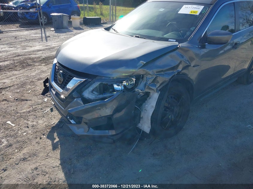 VIN 5N1AT2MT2JC770983 2018 NISSAN ROGUE S/SL