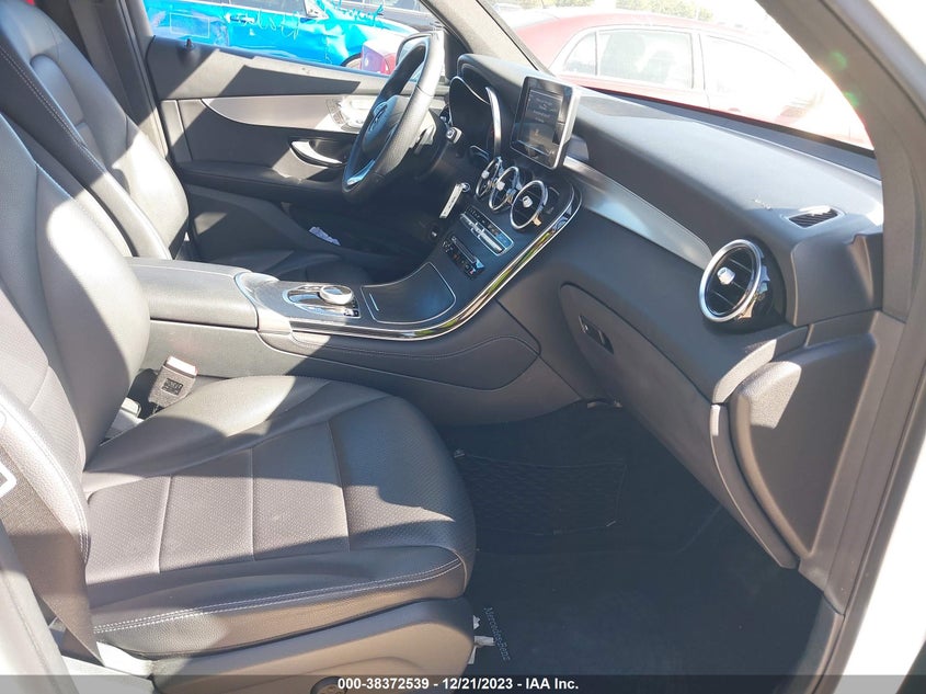 VIN WDC0G4JB0KF593887 2019 MERCEDES-BENZ GLC 300 300