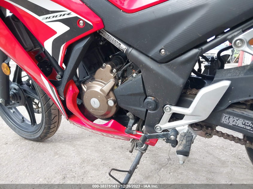 VIN MLHNC510XM5700641 2021 HONDA CBR300 R