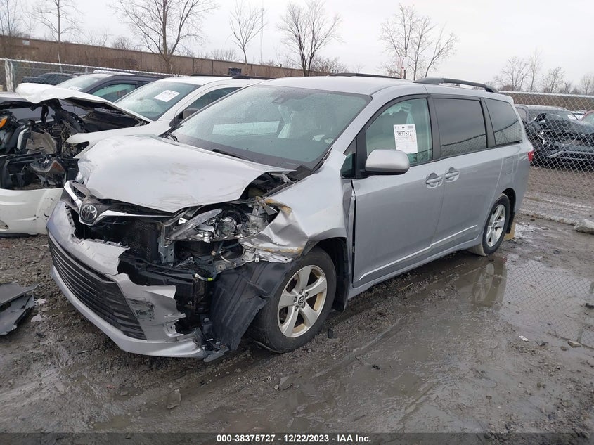 VIN 5TDKZ3DC0JS962723 2018 TOYOTA SIENNA LE
