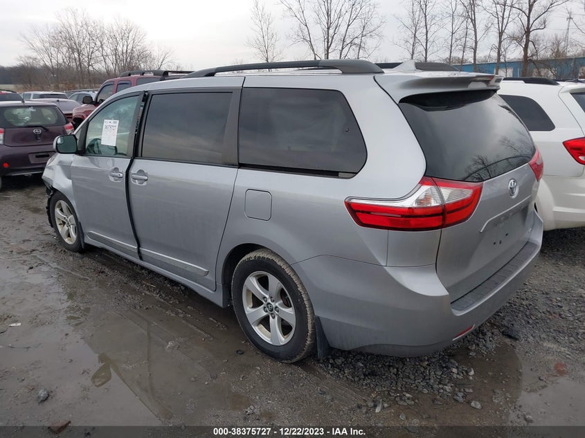 VIN 5TDKZ3DC0JS962723 2018 TOYOTA SIENNA LE