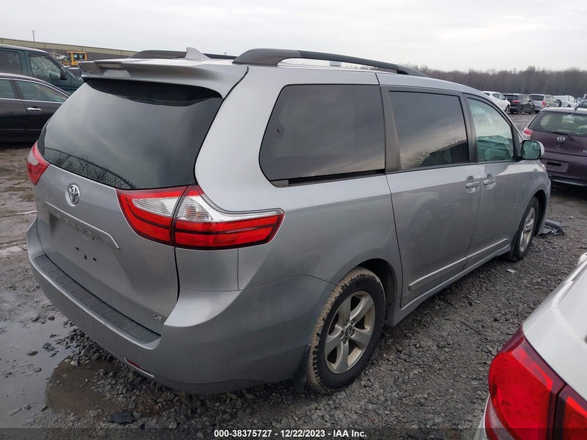 VIN 5TDKZ3DC0JS962723 2018 TOYOTA SIENNA LE