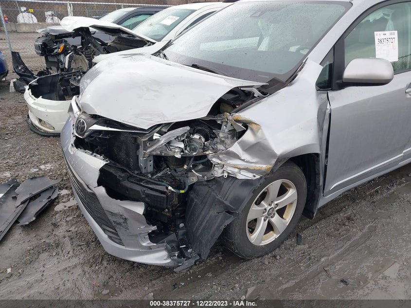 VIN 5TDKZ3DC0JS962723 2018 TOYOTA SIENNA LE
