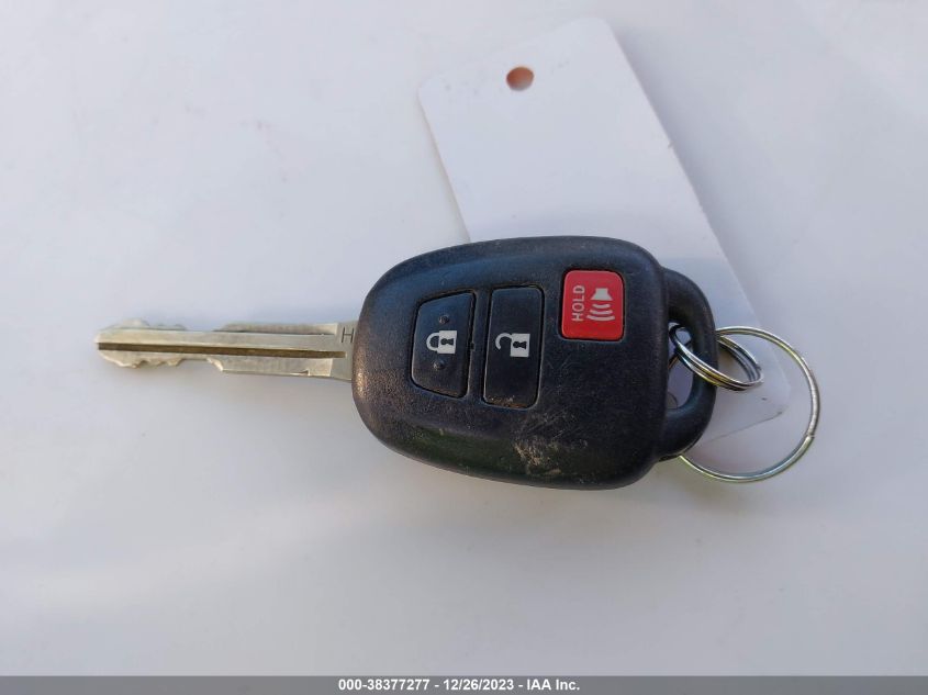 2015 TOYOTA RAV4 LE - JTMZFREV2FJ026875