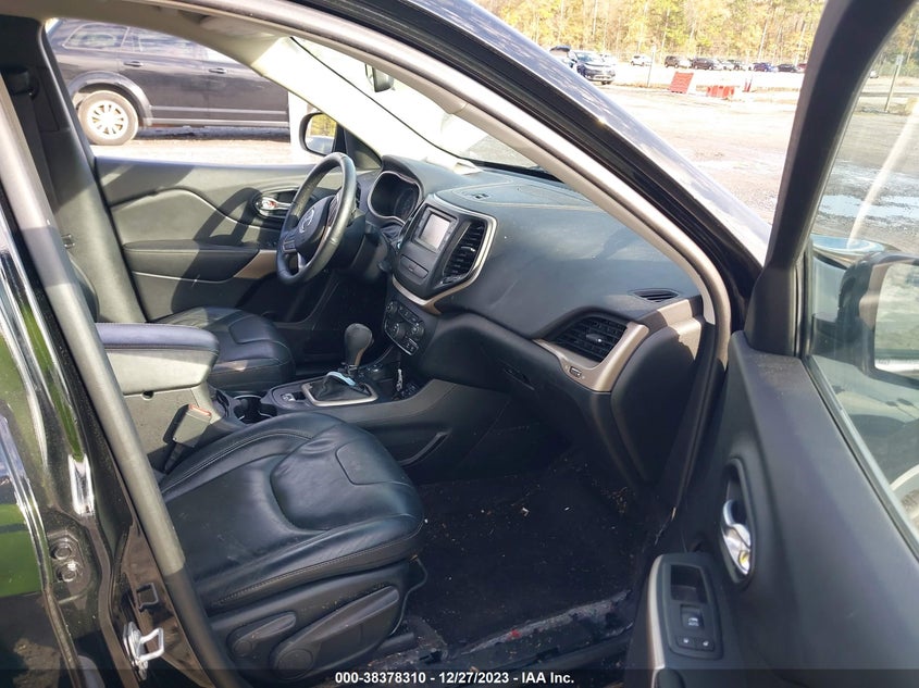 VIN 1C4PJMCB0HW579693 2017 JEEP CHEROKEE LATITUDE 4X4