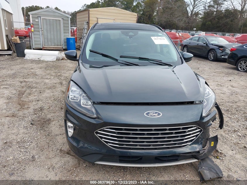 VIN 1FMCU0LZ2NUA23786 2022 FORD ESCAPE TITANIUM