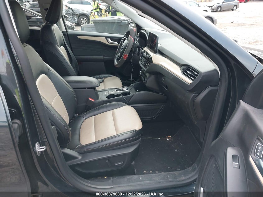 VIN 1FMCU0LZ2NUA23786 2022 FORD ESCAPE TITANIUM