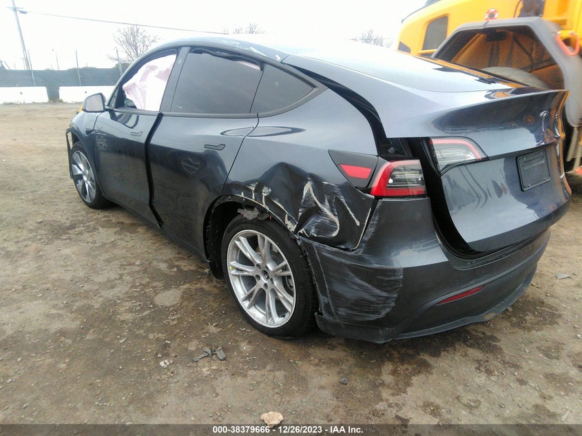 VIN 7SAYGAEE1PF741233 2023 TESLA MODEL Y