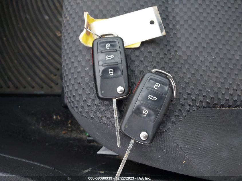 2013 VOLKSWAGEN JETTA 2.0L S - 3VW2K7AJ3DM210093