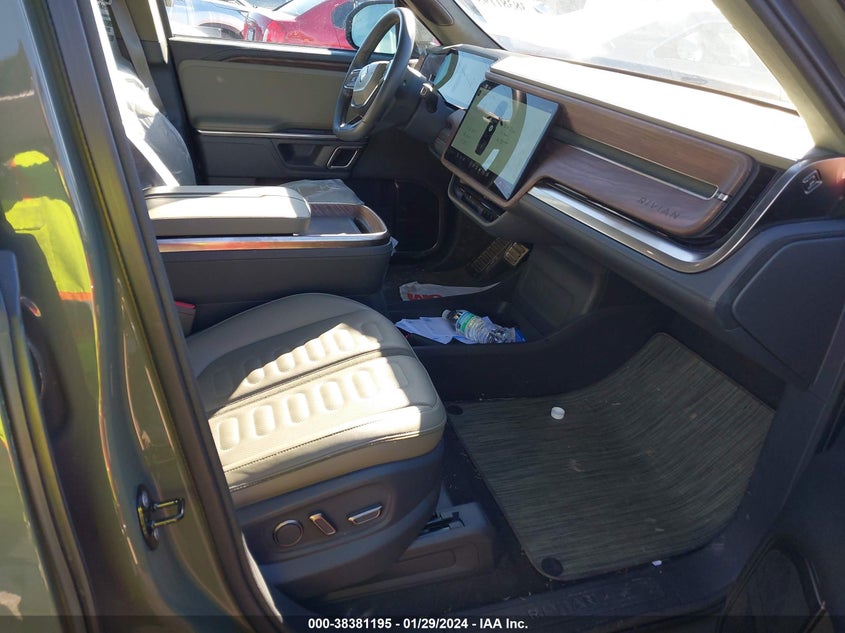 VIN 7FCTGAAL0NN004898 2022 RIVIAN R1T LAUNCH EDITION
