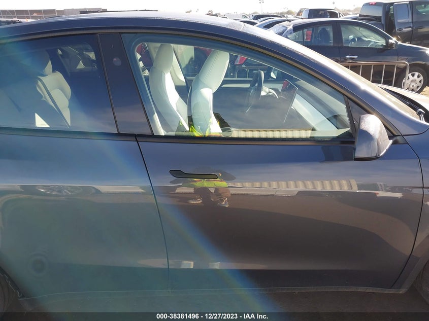 VIN 7SAYGAEE4PF871233 2023 TESLA MODEL Y