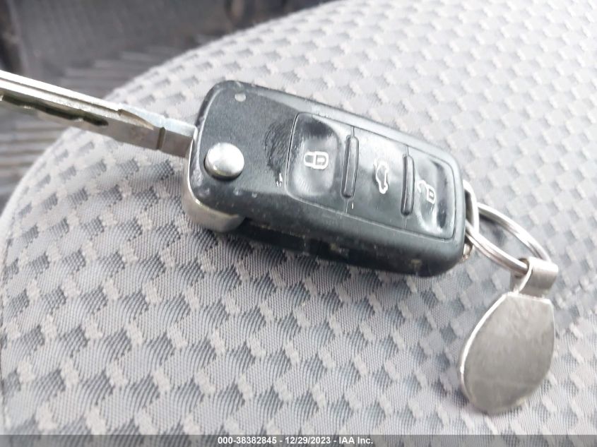 2013 VOLKSWAGEN JETTA 2.0L S - 3VW2K7AJXDM401803