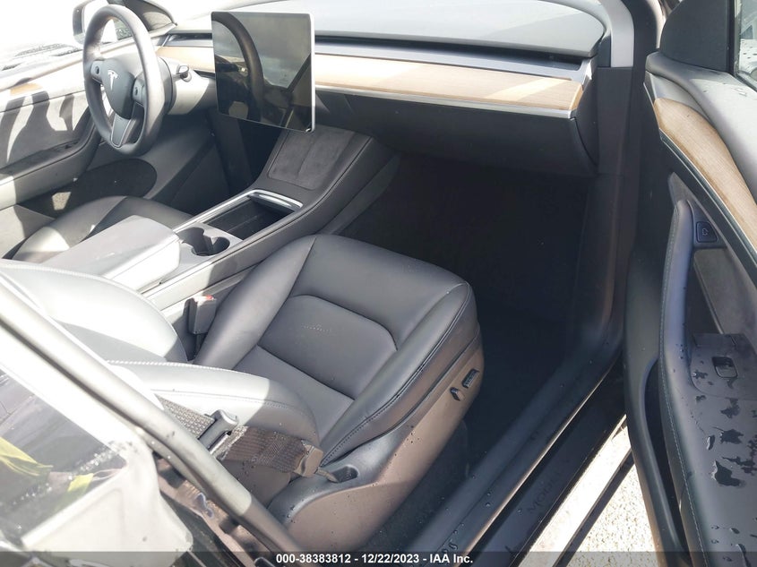 VIN 7SAYGDEE7PA024401 2023 TESLA MODEL Y