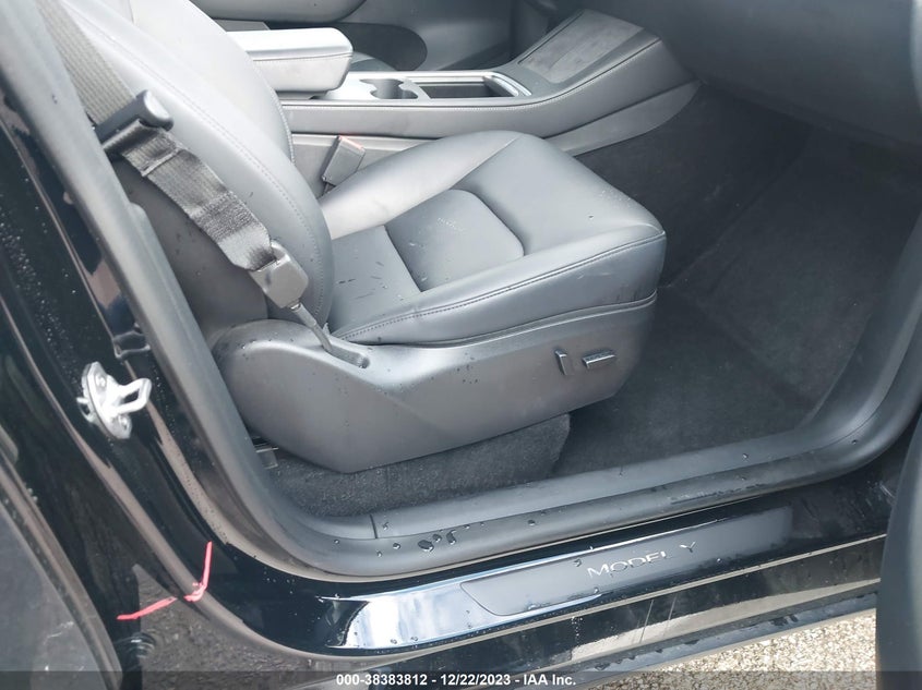 VIN 7SAYGDEE7PA024401 2023 TESLA MODEL Y