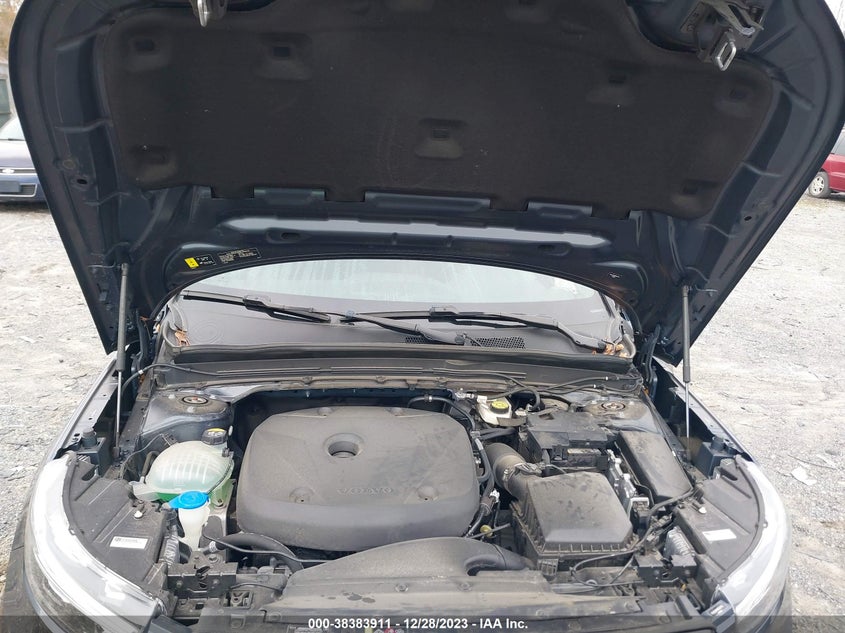 VIN YV4AC2HM8N2654770 2022 VOLVO XC40 T4 R-DESIGN