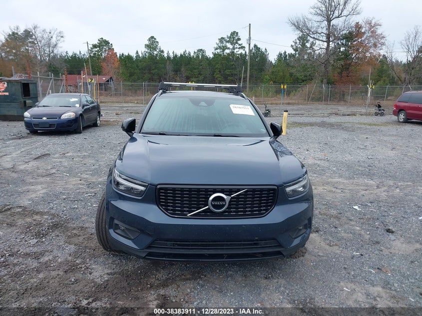 VIN YV4AC2HM8N2654770 2022 VOLVO XC40 T4 R-DESIGN
