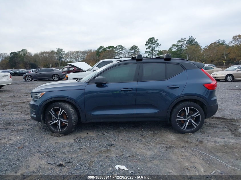 VIN YV4AC2HM8N2654770 2022 VOLVO XC40 T4 R-DESIGN