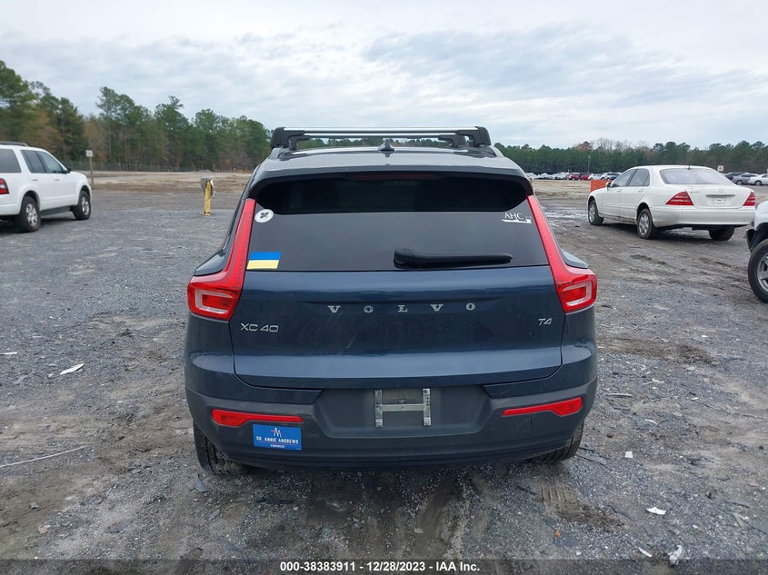 VIN YV4AC2HM8N2654770 2022 VOLVO XC40 T4 R-DESIGN