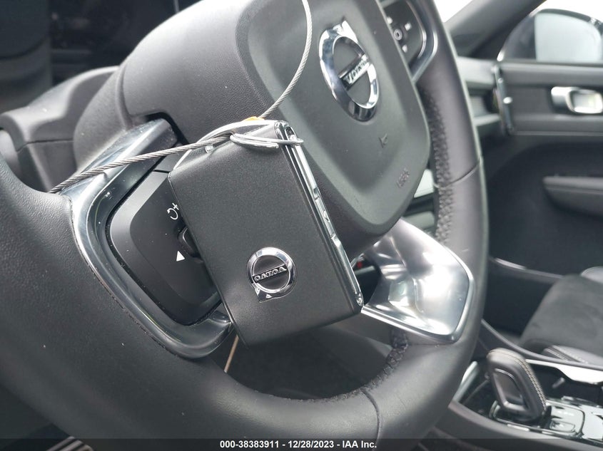 VIN YV4AC2HM8N2654770 2022 VOLVO XC40 T4 R-DESIGN