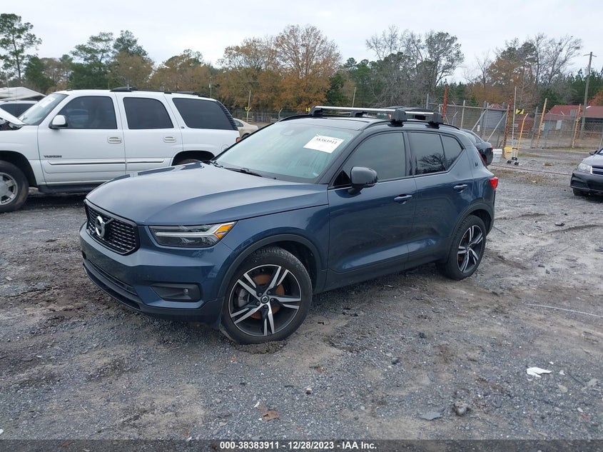 VIN YV4AC2HM8N2654770 2022 VOLVO XC40 T4 R-DESIGN