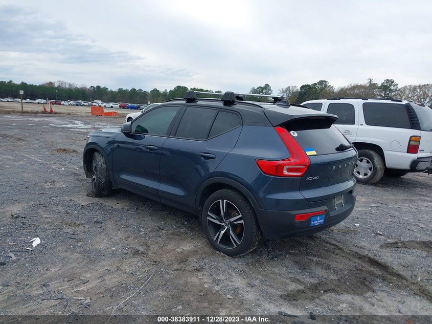 VIN YV4AC2HM8N2654770 2022 VOLVO XC40 T4 R-DESIGN