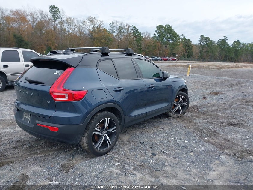 VIN YV4AC2HM8N2654770 2022 VOLVO XC40 T4 R-DESIGN