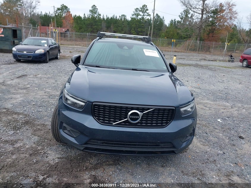 VIN YV4AC2HM8N2654770 2022 VOLVO XC40 T4 R-DESIGN