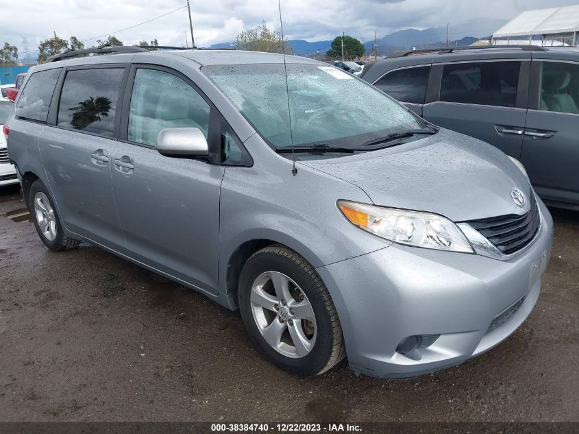 TOYOTA-SIENNA-5TDKK3DC3DS327603