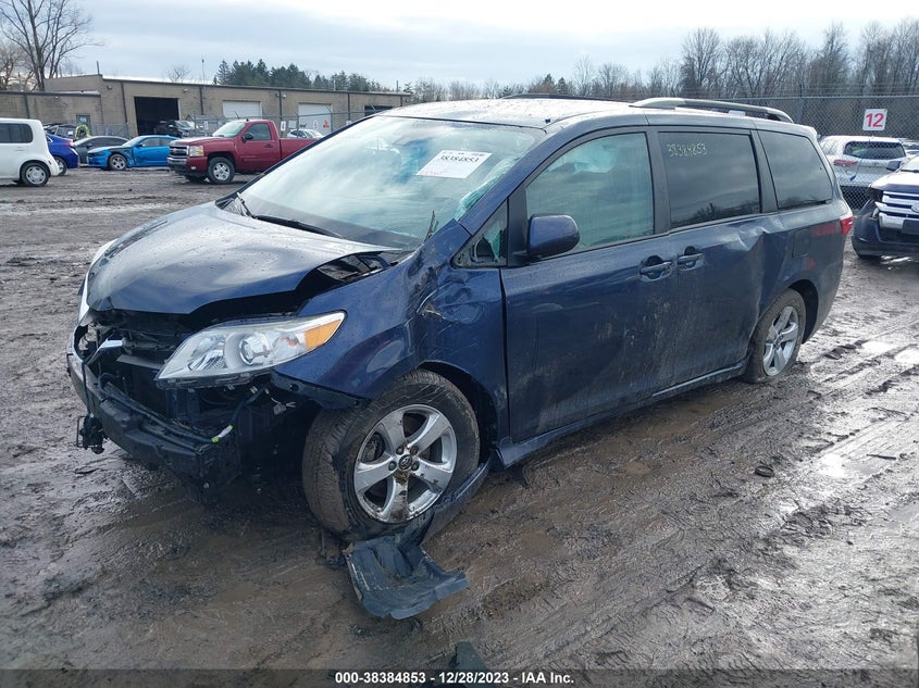 VIN 5TDKZ3DCXJS930314 2018 TOYOTA SIENNA LE