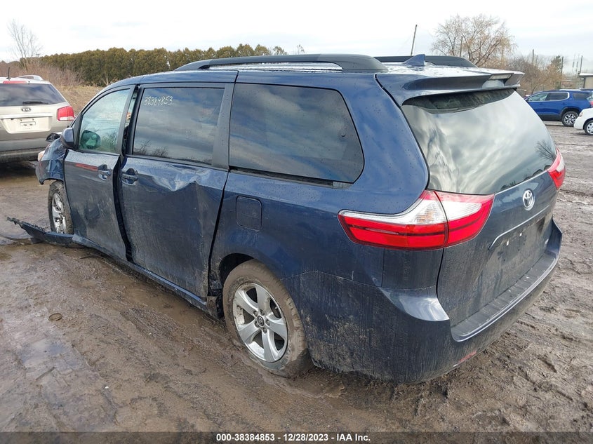 VIN 5TDKZ3DCXJS930314 2018 TOYOTA SIENNA LE